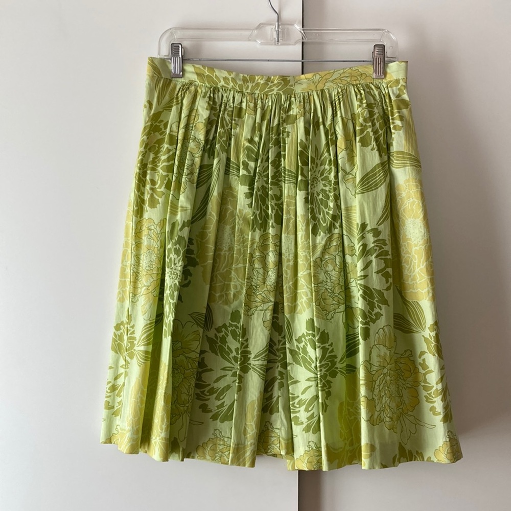 View Pleated Skirt. Size 8